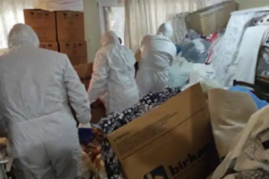 Eskişehir'de bir evden 45 ton çöp çıkarıldı