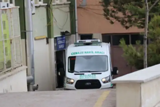 Malatya’da hasarlı binada erkek cesedi bulundu