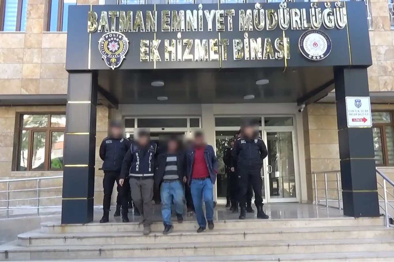 Batman'da aranan 25 şahıs operasyonla yakalandı Batman'da aranan 25 şahıs operasyonla yakalandı