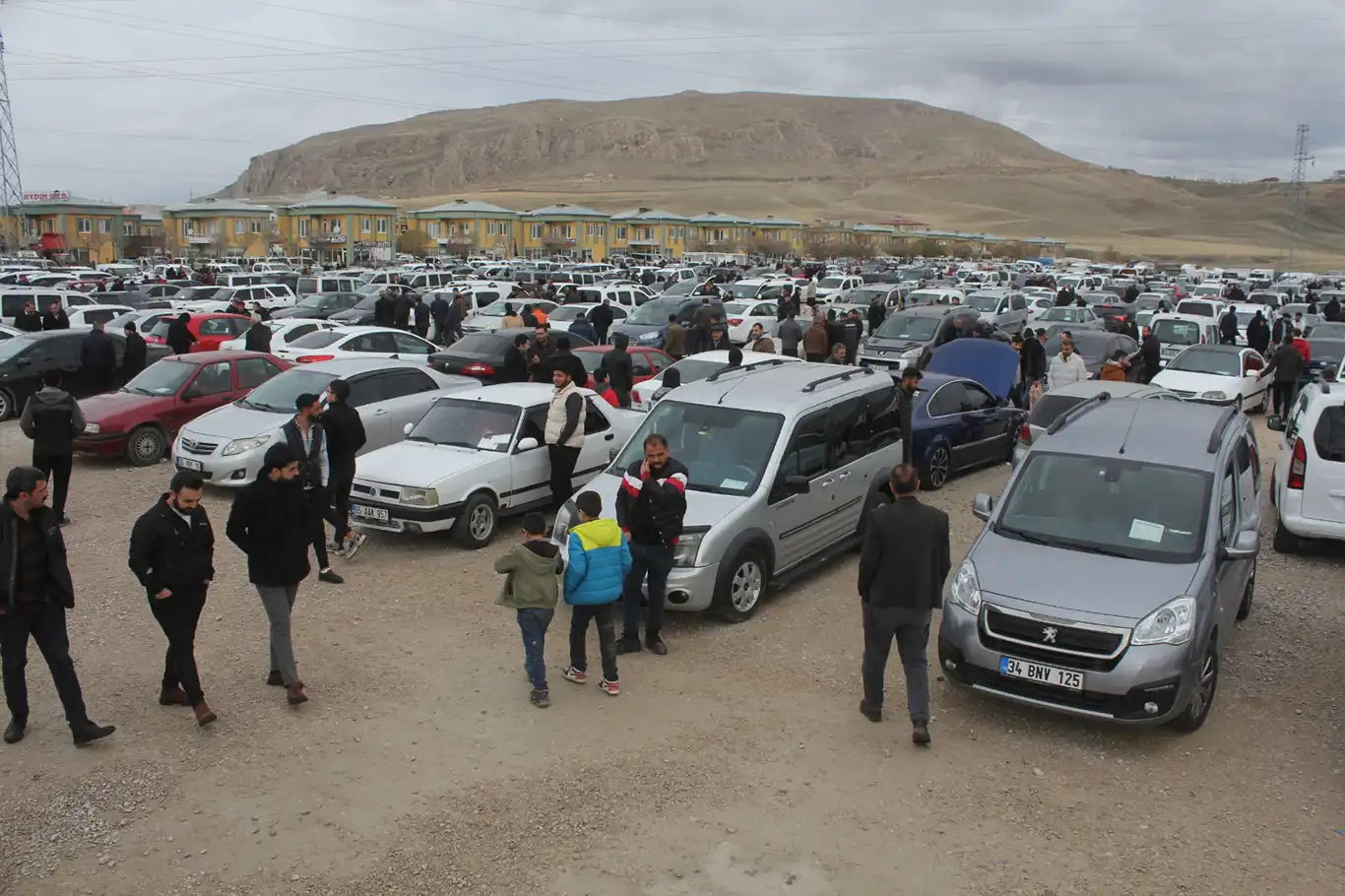 İkinci el araç fiyatlarında düşüş sürüyor İkinci el araç fiyatlarında düşüş sürüyor