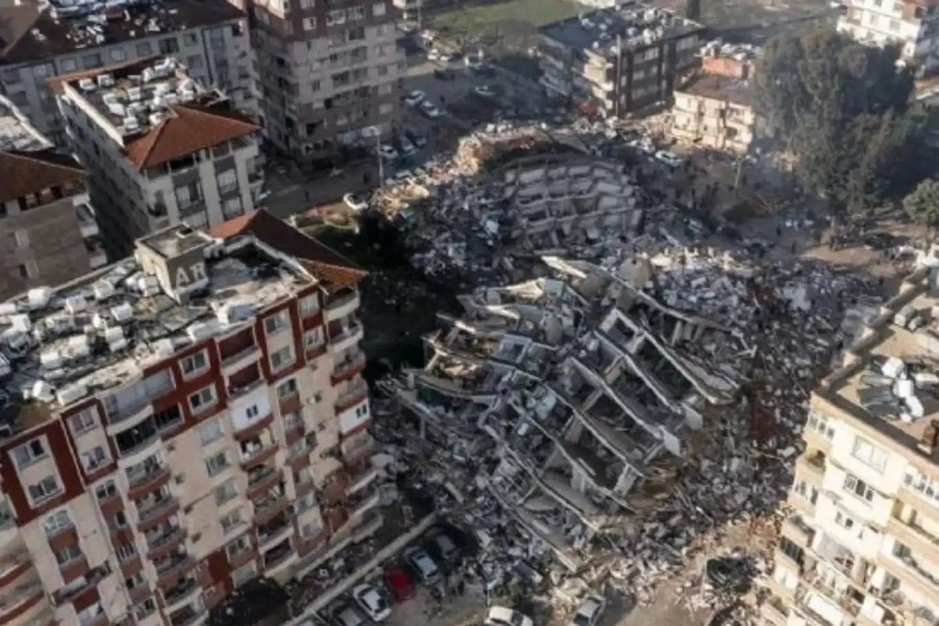 Kahramanmaraş'ta deprem nedeniyle vefat edenlerin sayısı 10 bini geçti Kahramanmaraş'ta deprem nedeniyle vefat edenlerin sayısı 10 bini geçti