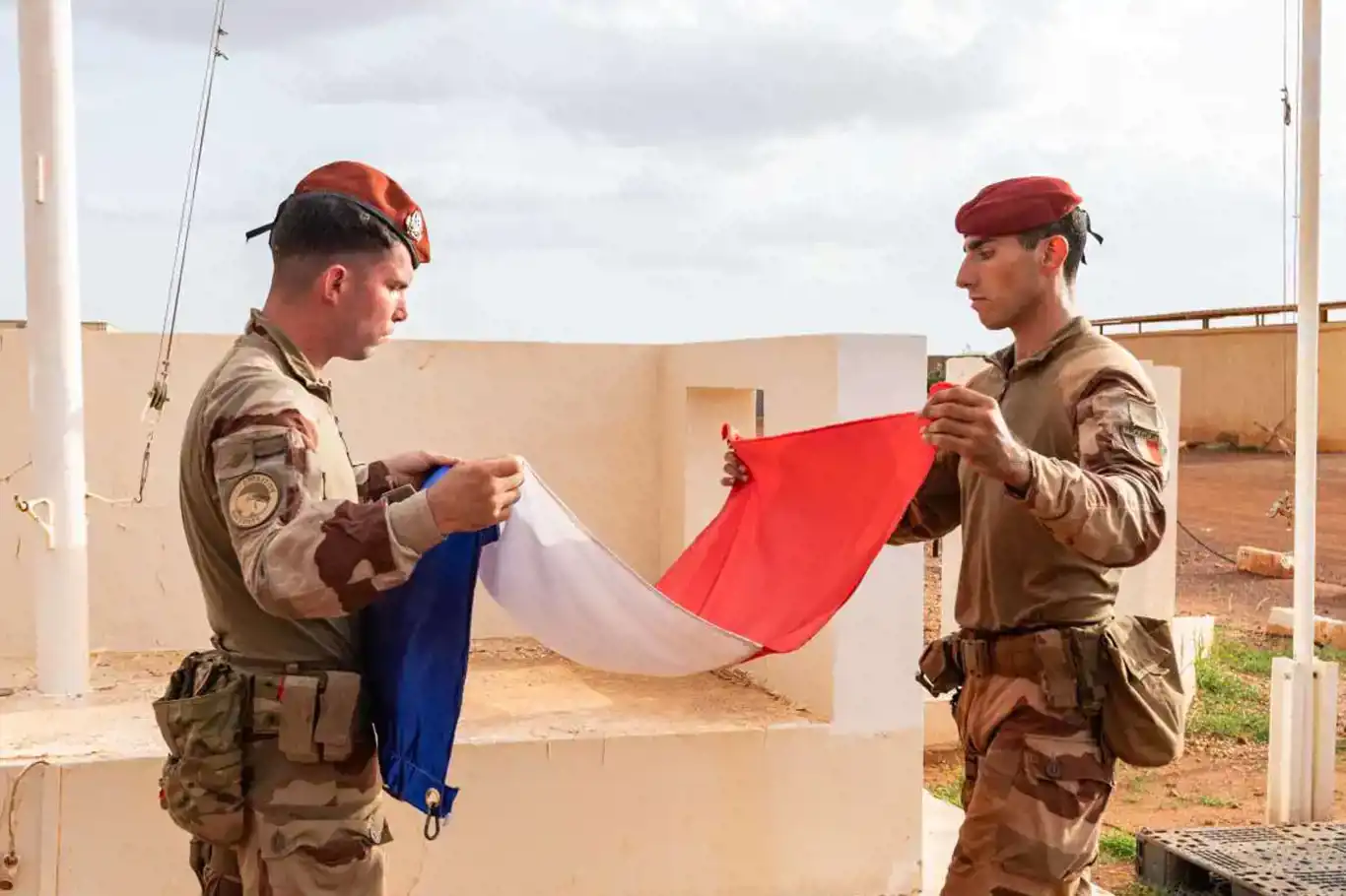 France withdraws last military troops from Burkina Faso France withdraws last military troops from Burkina Faso
