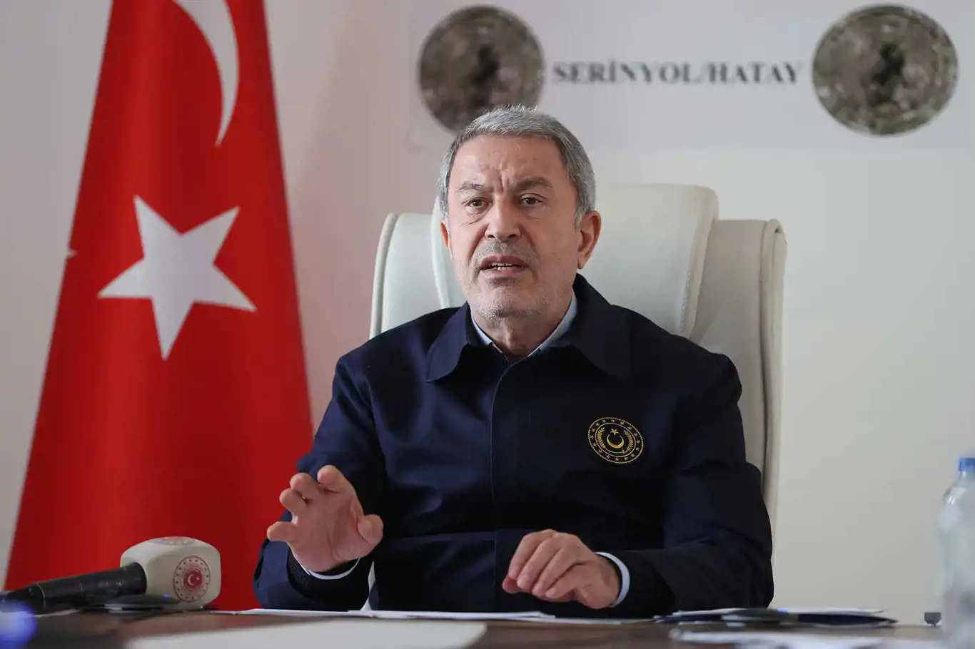 Bakan Akar'dan "Asker kışladan geç çıkarıldı" söylemlerine tepki Bakan Akar'dan "Asker kışladan geç çıkarıldı" söylemlerine tepki