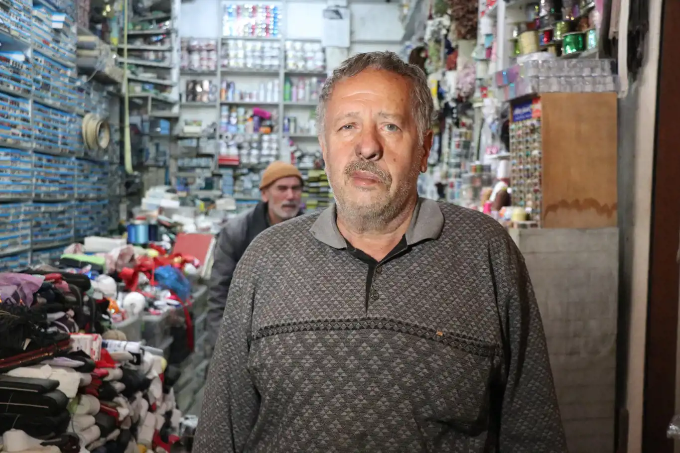 Depremde 87 yakınını kaybeden esnaf o anları anlattı