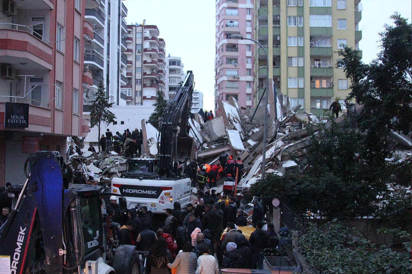Adana'da depremde hayatını kaybedenlerin sayısı 58'e yükseldi