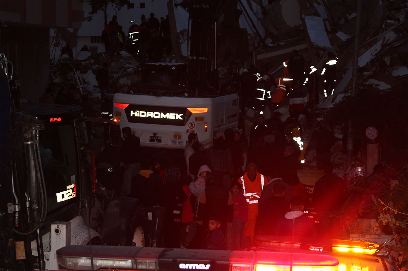Adana'da depremde hayatını kaybedenlerin sayısı 58'e yükseldi