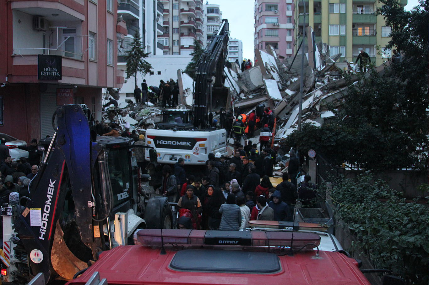 Adana'da depremde hayatını kaybedenlerin sayısı 58'e yükseldi