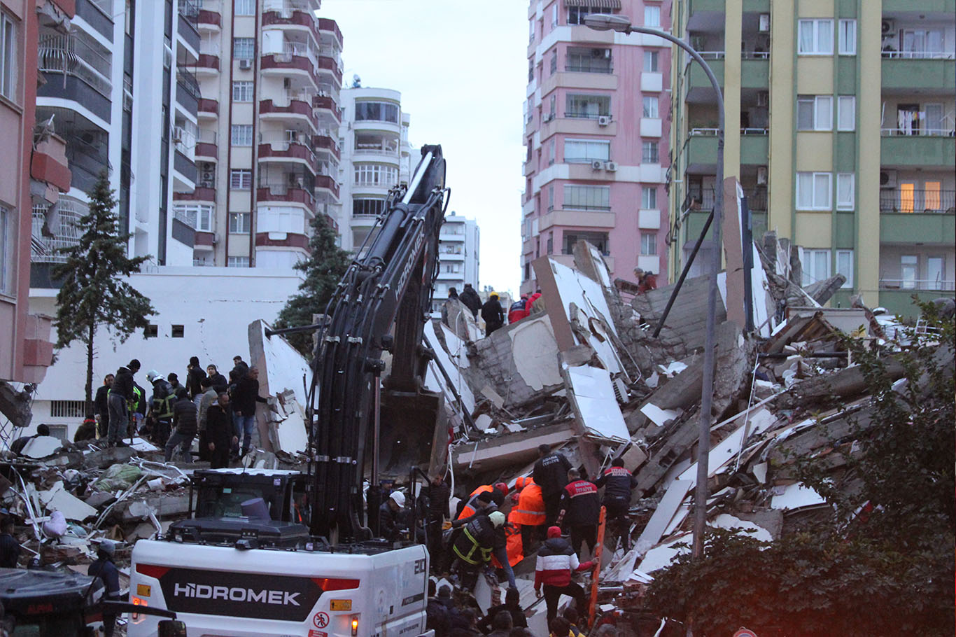 Adana'da depremde hayatını kaybedenlerin sayısı 58'e yükseldi