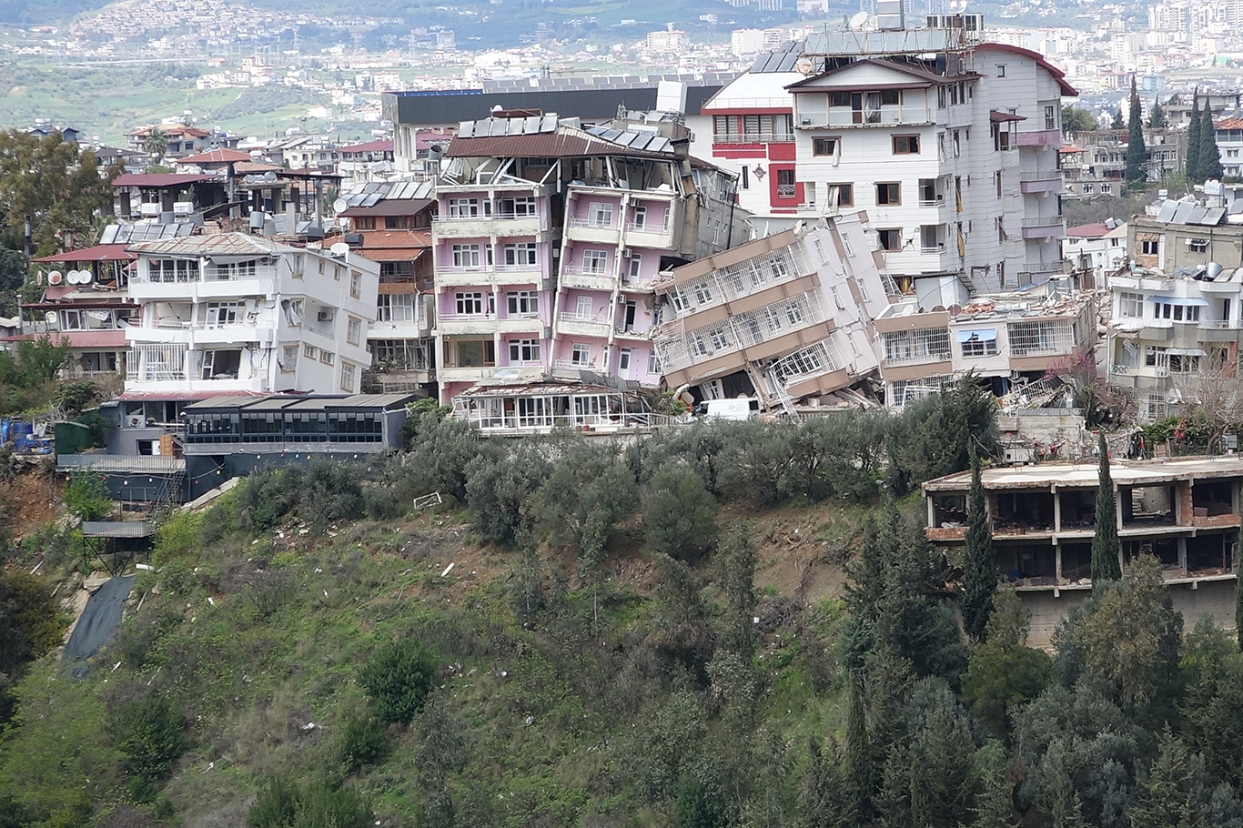 Deprem sonrası suyu azalan Harbiye Şelalesi'nin suyu eski seviyesine geldi