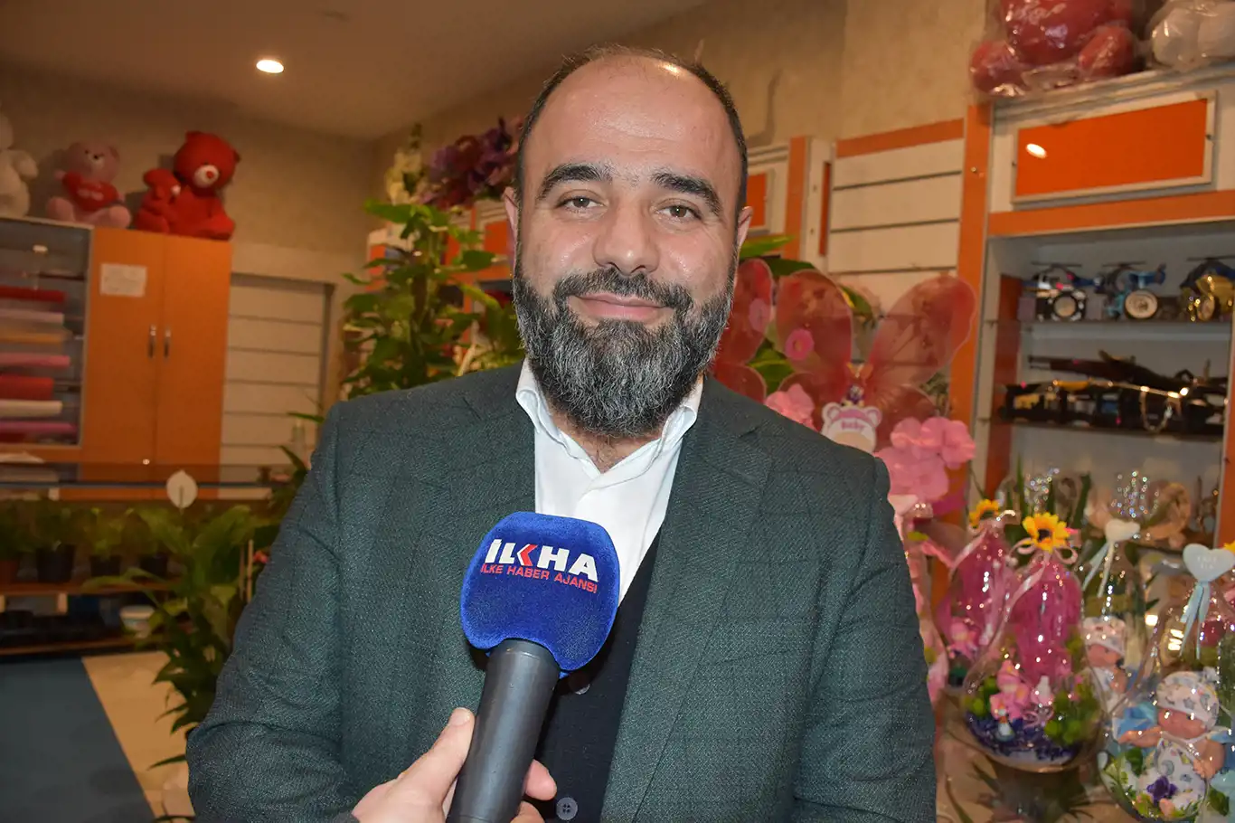 İlahiyatçı-Yazar Bulut: Namazsız Müslüman şarjsız telefon gibidir İlahiyatçı-Yazar Bulut: Namazsız Müslüman şarjsız telefon gibidir