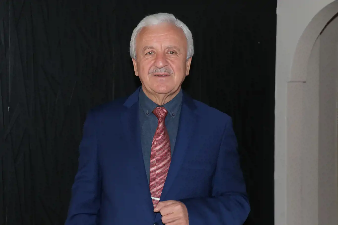 Siyasetçi Aydın: Tek kelime Türkçe bilmeyen bir çocuğa tek kelime Kürtçe bilmeyen bir öğretmen göndermek zulümdür Siyasetçi Aydın: Tek kelime Türkçe bilmeyen bir çocuğa tek kelime Kürtçe bilmeyen bir öğretmen göndermek zulümdür