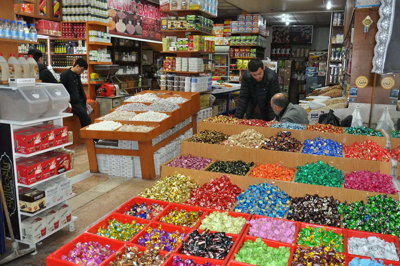 Bayram yaklaşırken bayram şekerleri de tezgâhlardaki yerini aldı
