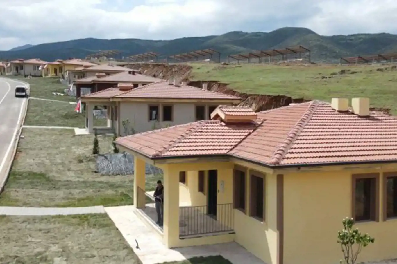 Gaziantep'te depremden 76 gün sonra köy evleri teslim edildi Gaziantep'te depremden 76 gün sonra köy evleri teslim edildi