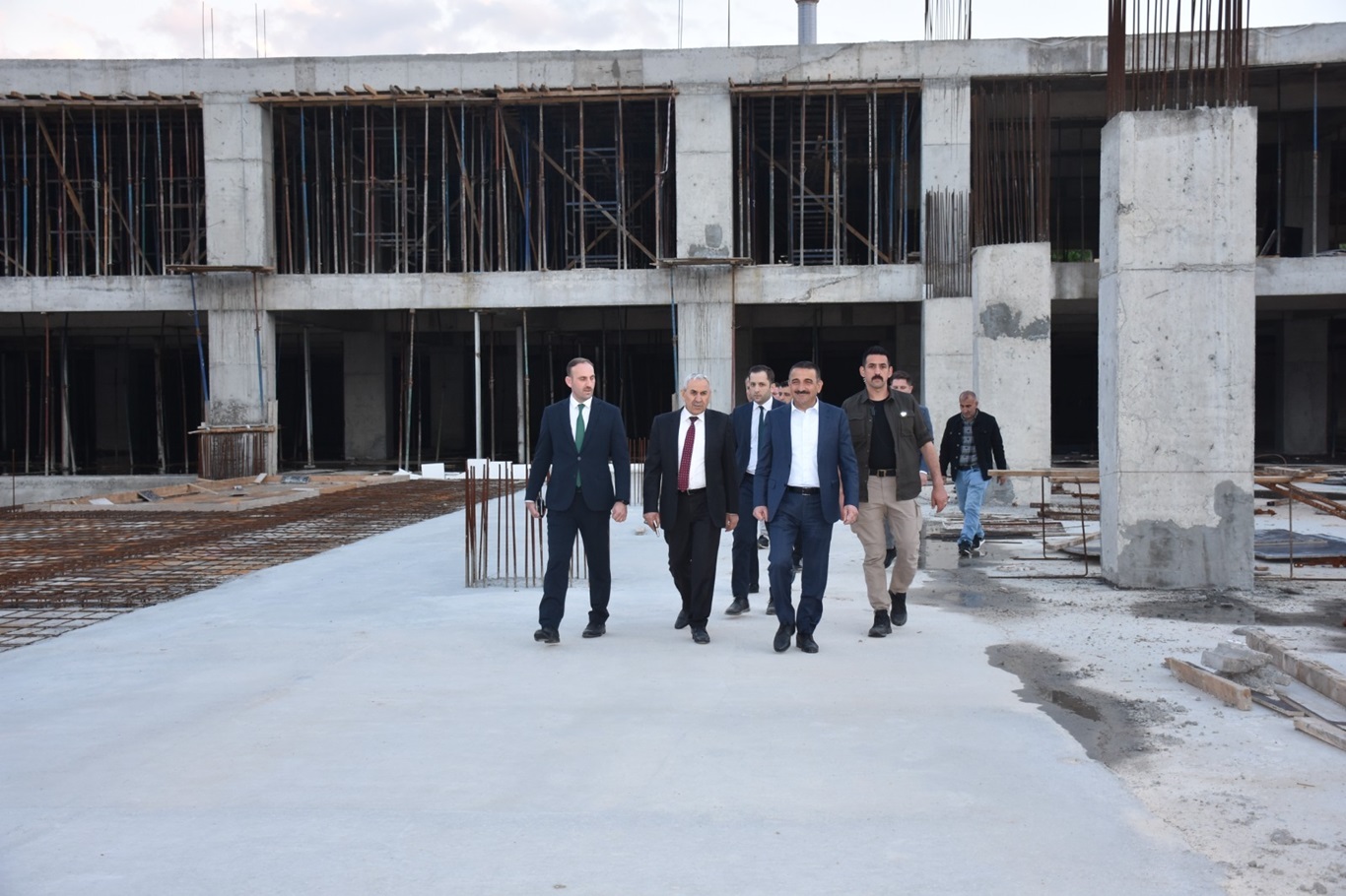 Siirt Valisi 520 milyon lira değerindeki yatırımı inceledi Siirt Valisi 520 milyon lira değerindeki yatırımı inceledi