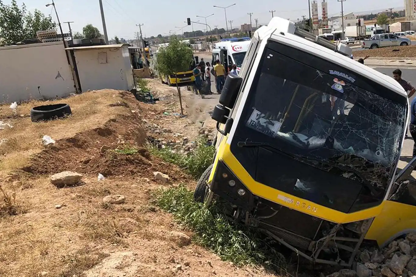 Adana'da dolmuş durakta bekleyenlere çarptı: 1 ölü, 7 yaralı