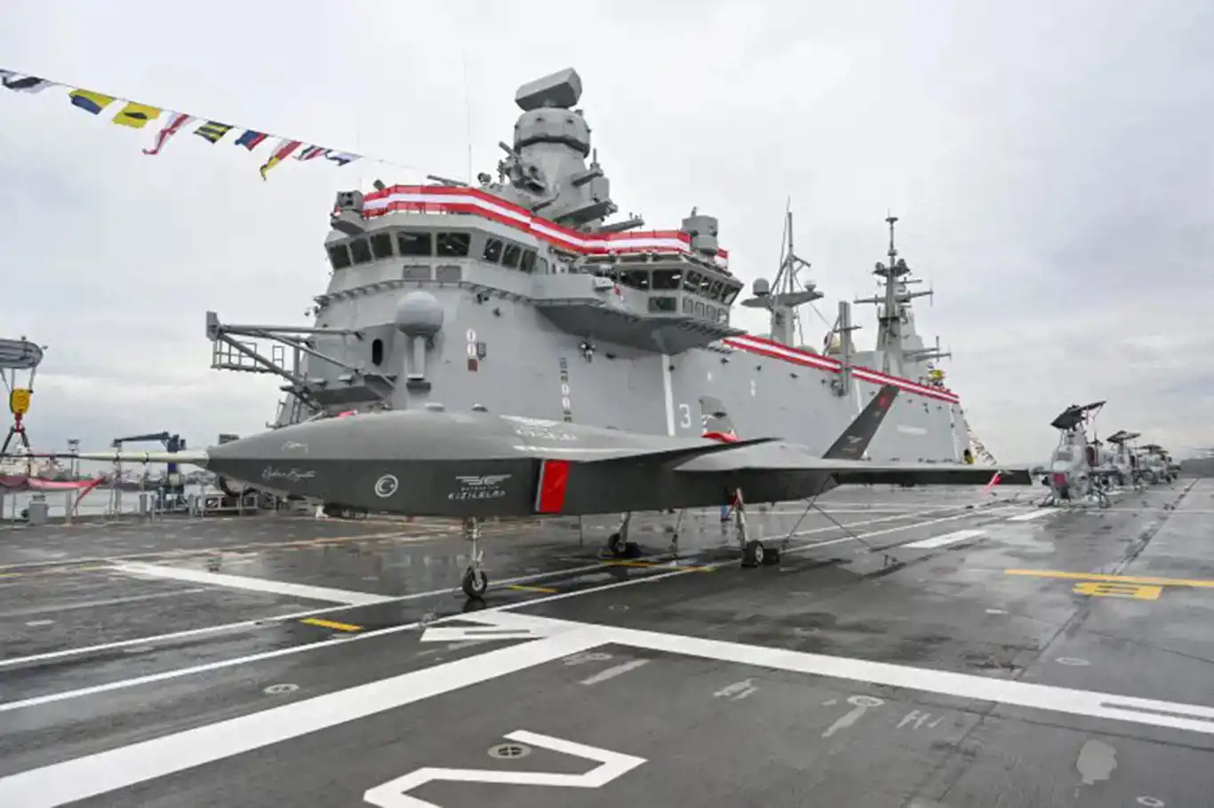 İzmir'de 149 bin 865 kişi TCG Anadolu'yu ziyaret etti İzmir'de 149 bin 865 kişi TCG Anadolu'yu ziyaret etti