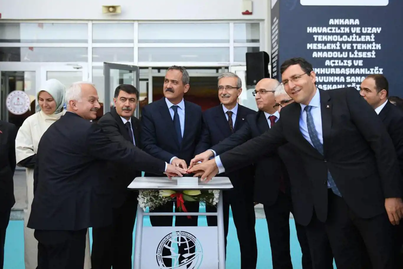 Türkiye'nin havacılık ve uzay teknolojisi alanındaki ilk meslek lisesi açıldı Türkiye'nin havacılık ve uzay teknolojisi alanındaki ilk meslek lisesi açıldı