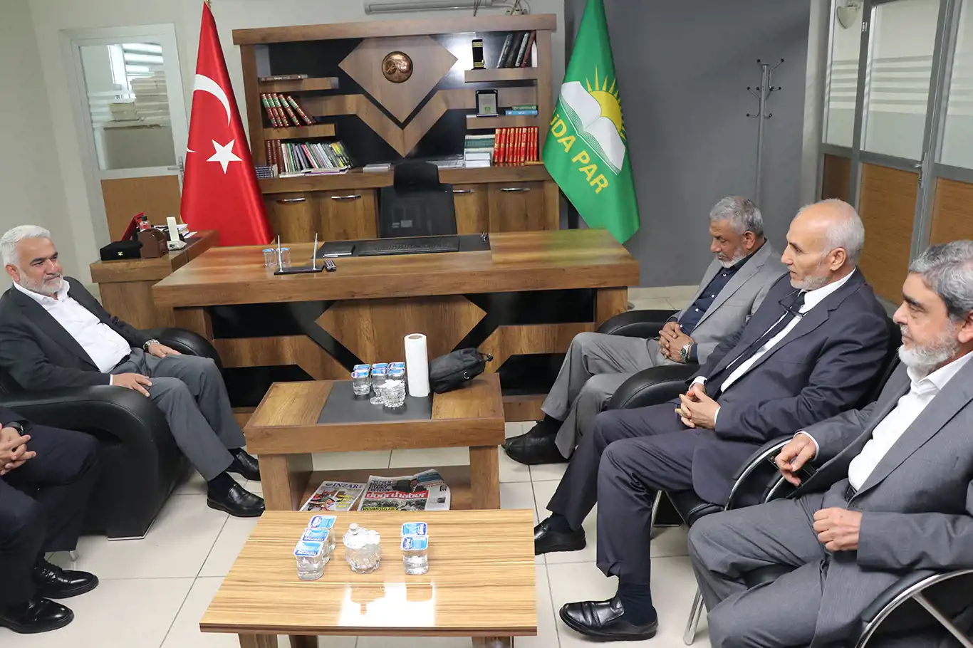 İhvan-ı Müslimin'den HÜDA PAR'a tebrik ziyareti İhvan-ı Müslimin'den HÜDA PAR'a tebrik ziyareti