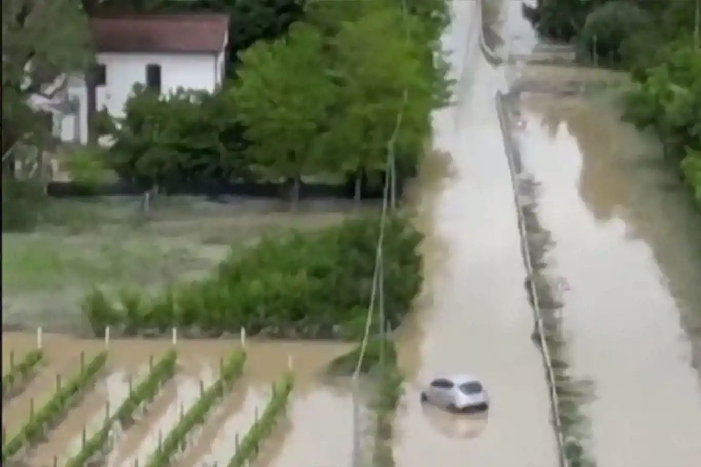 Devastating floods in Italy: 13 dead, thousands displaced as rivers overflow and landslides occur Devastating floods in Italy: 13 dead, thousands displaced as rivers overflow and landslides occur