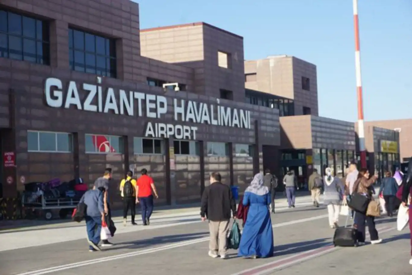 Gaziantep Havalimanı'nda uçuşlar 12 saat aksadı Gaziantep Havalimanı'nda uçuşlar 12 saat aksadı