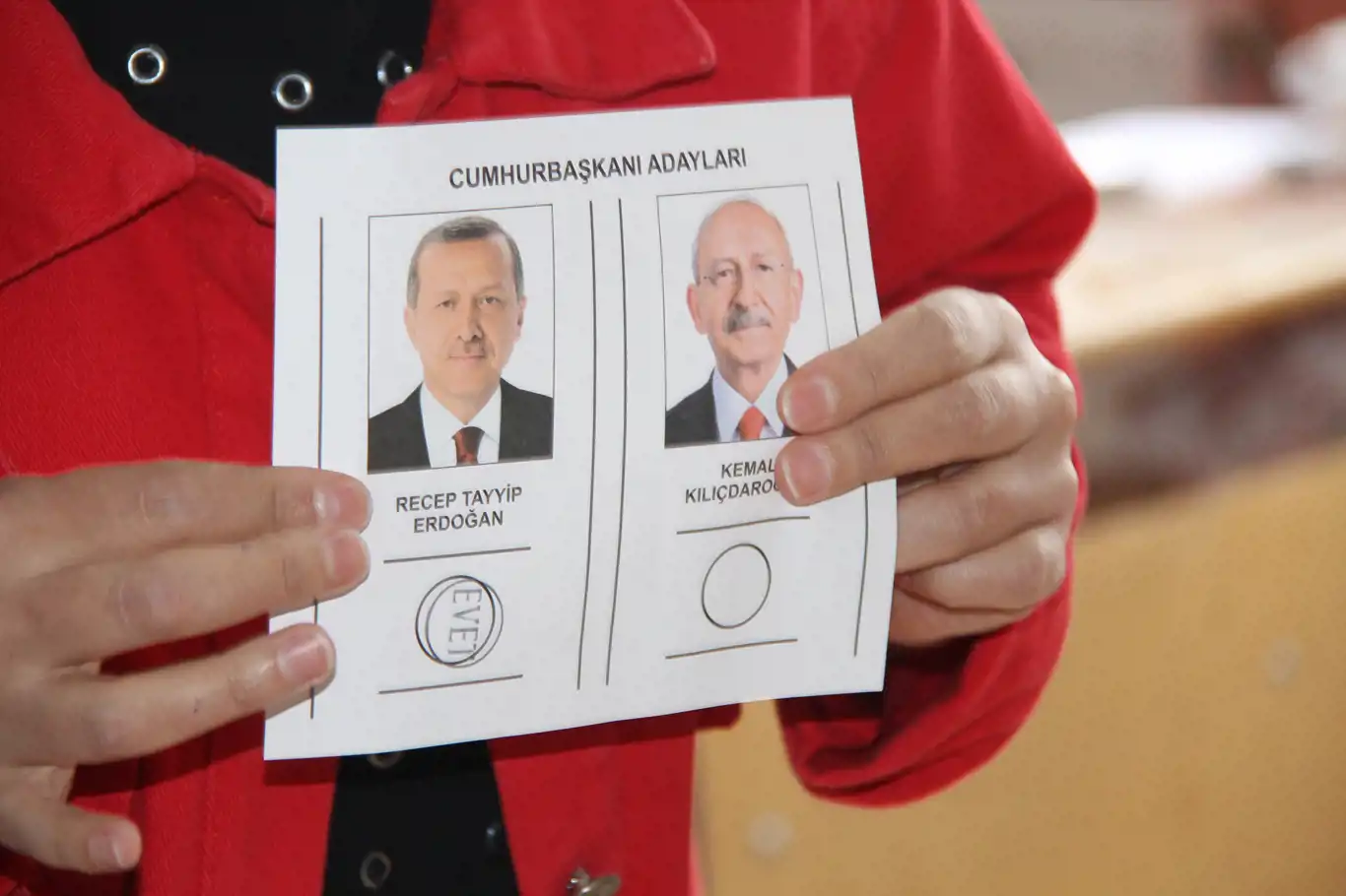 Diyarbakır'da sandıklar açıldı oy sayımına başlandı Diyarbakır'da sandıklar açıldı oy sayımına başlandı