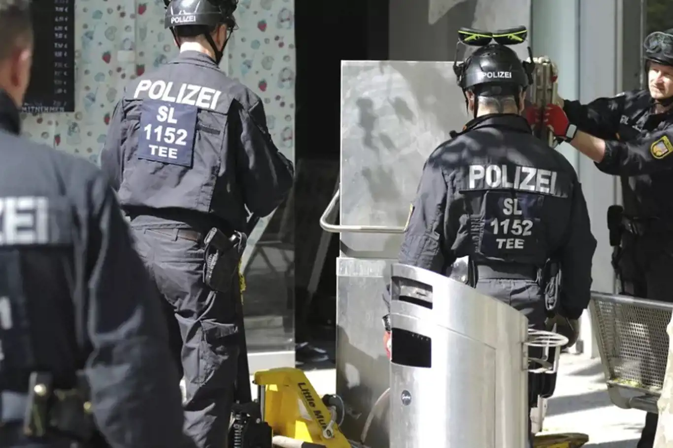 Europol’den İtalyan mafyasına 10 ülkede operasyon: 132 gözaltı Europol’den İtalyan mafyasına 10 ülkede operasyon: 132 gözaltı