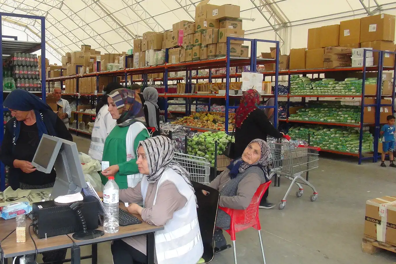 Adıyaman'da sosyal marketler hizmete devam ediyor Adıyaman'da sosyal marketler hizmete devam ediyor