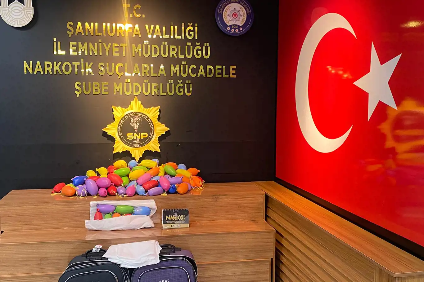 Yolcu otobüsünde balonlar içinde uyuşturucu ele geçirildi Yolcu otobüsünde balonlar içinde uyuşturucu ele geçirildi