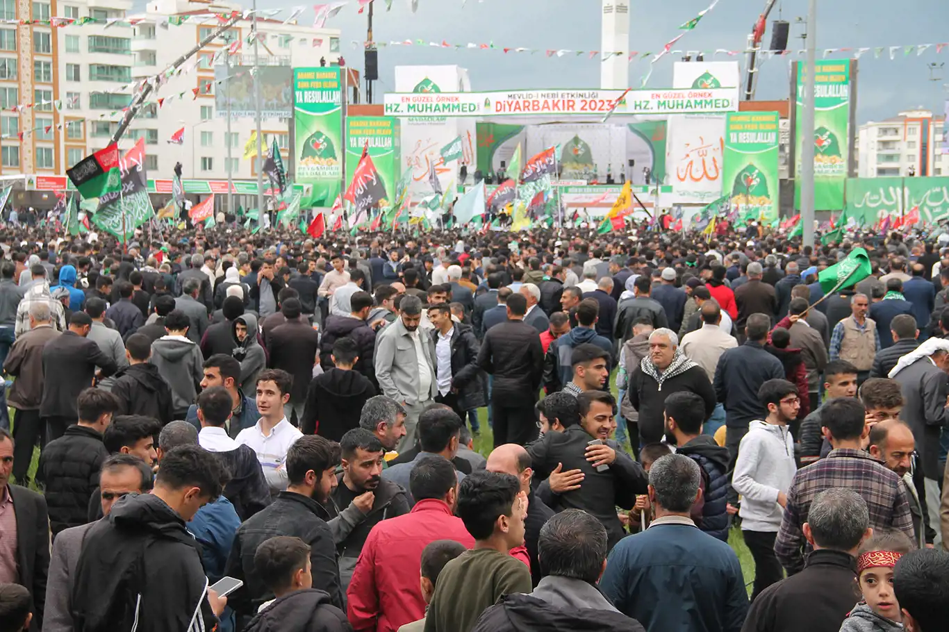 "Hazreti Muhammed'in güzel ahlakı ve örnekliğinde olduğuna inanıyoruz"