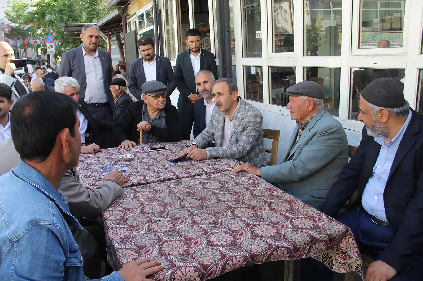 Gaziantep Milletvekili Adayı Şehzade Demir, seçim bölgesinde esnaf ve halkla buluştu Gaziantep Milletvekili Adayı Şehzade Demir, seçim bölgesinde esnaf ve halkla buluştu
