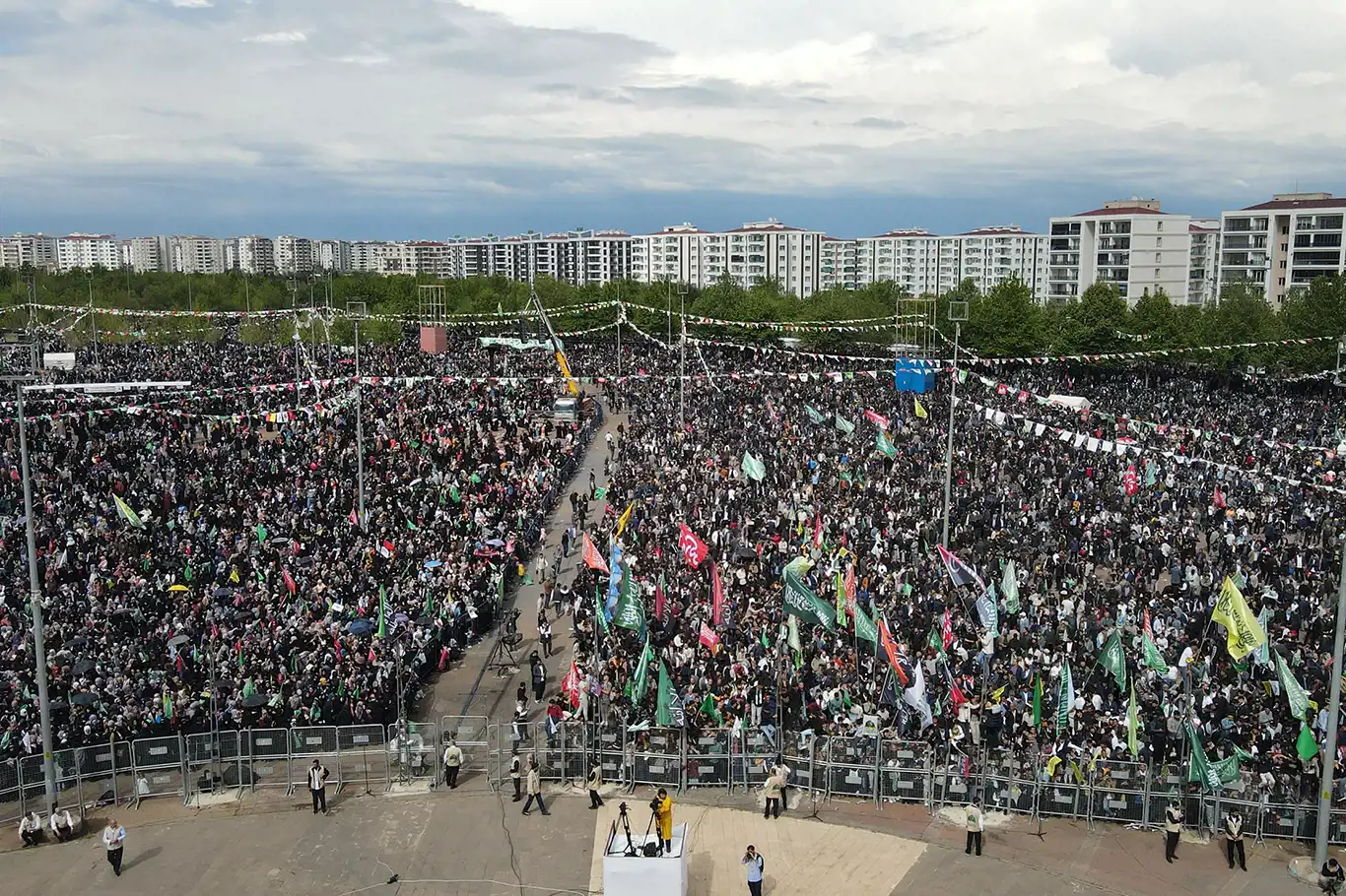 "Müslüman Kürt halkı İslam ile tanıştı ve bir daha küfre teslim olmadı"