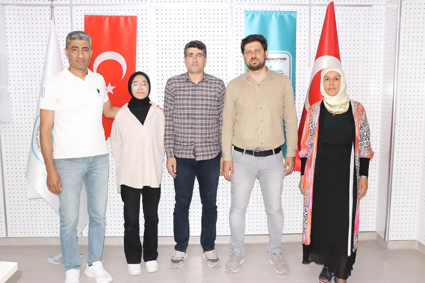 Depremzede İmam Hatip öğrencisi LGS'de Türkiye Birincisi oldu Depremzede İmam Hatip öğrencisi LGS'de Türkiye Birincisi oldu