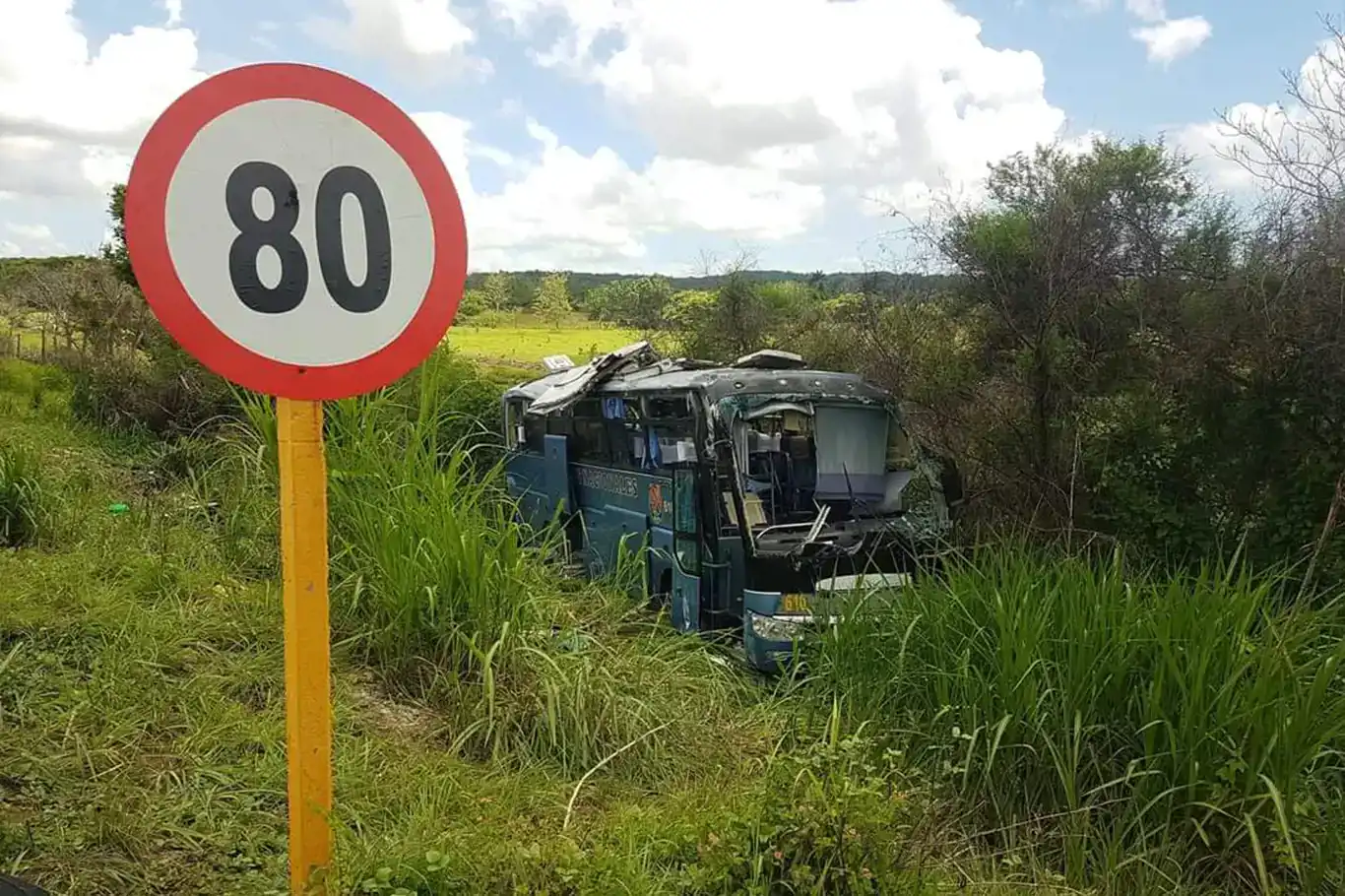 Tragic bus accident in Cuba claims four lives and injures over 30 passengers Tragic bus accident in Cuba claims four lives and injures over 30 passengers
