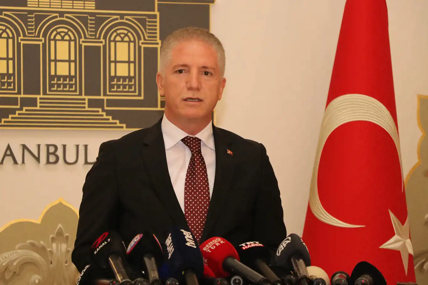 İstanbul Valisi Davut Gül göreve başladı İstanbul Valisi Davut Gül göreve başladı
