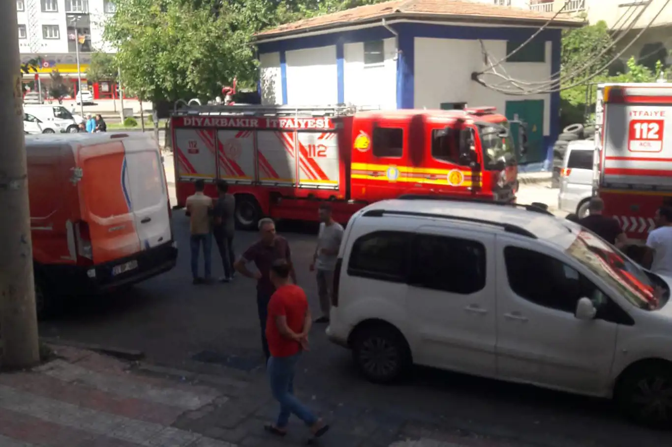 Diyarbakır'da trafo patladı: 2 yaralı Diyarbakır'da trafo patladı: 2 yaralı