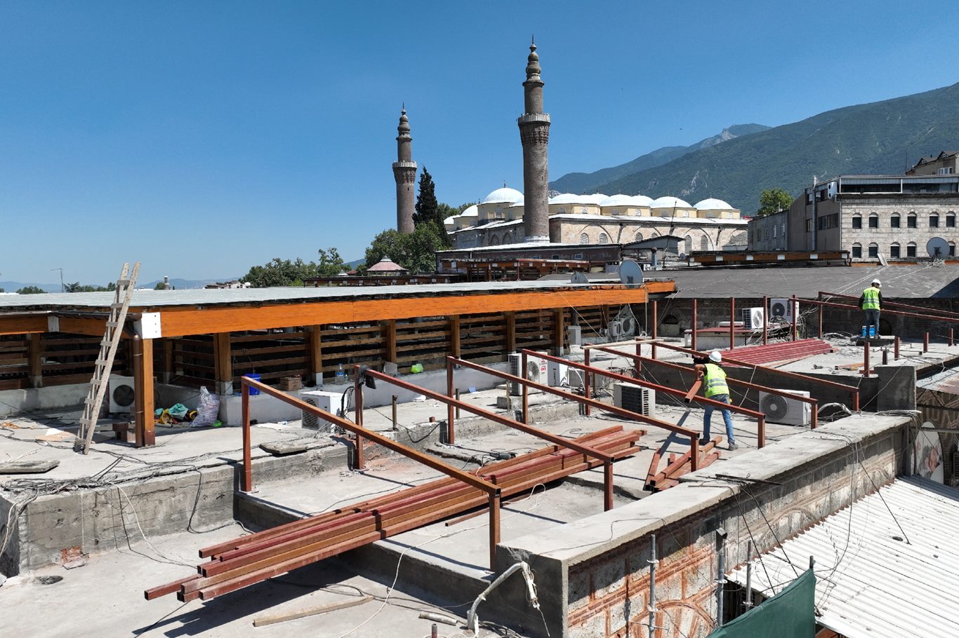 Bursa'nın tarihi çarşı ve hanlar bölgesi eski dokusuna kavuşuyor