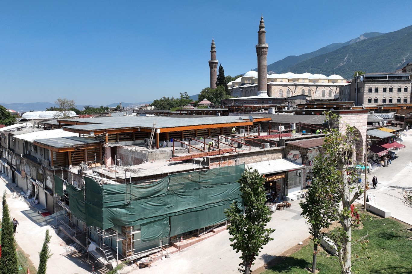 Bursa'nın tarihi çarşı ve hanlar bölgesi eski dokusuna kavuşuyor