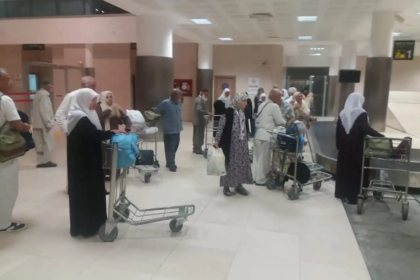 Adıyamanlı hacılar yurda dönmeye başladı Adıyamanlı hacılar yurda dönmeye başladı
