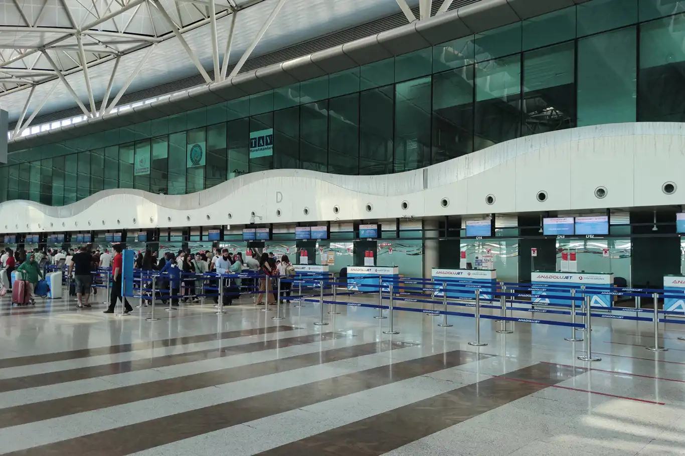 Anadolu Jet, yolcularını mağdur etti Anadolu Jet, yolcularını mağdur etti