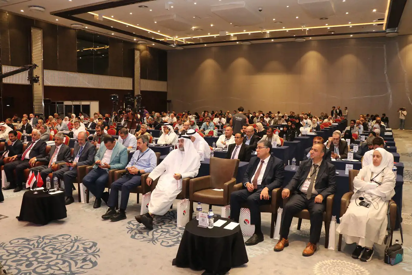 İstanbul'da düzenlenen "Yemen için Hep Beraber" konferansı sona erdi İstanbul'da düzenlenen "Yemen için Hep Beraber" konferansı sona erdi