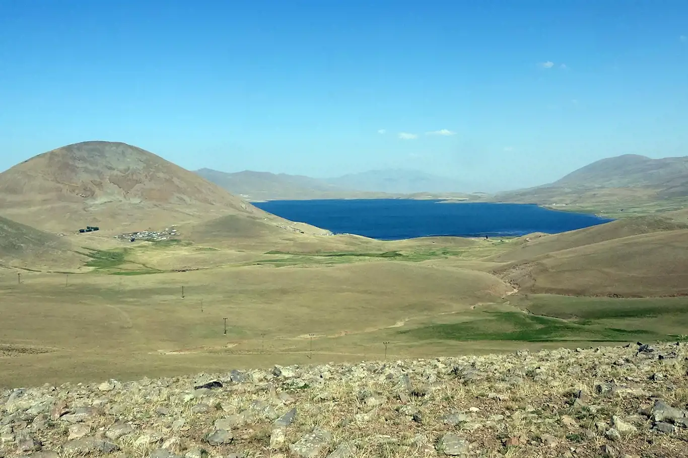 Ağrı'daki Balık Gölü, yol sorunu nedeniyle beklenen ilgiyi göremiyor Ağrı'daki Balık Gölü, yol sorunu nedeniyle beklenen ilgiyi göremiyor