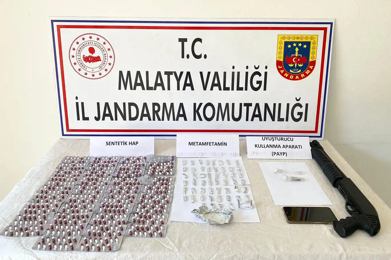 Malatya’da uyuşturucu operasyonu: 4 tutuklama Malatya’da uyuşturucu operasyonu: 4 tutuklama