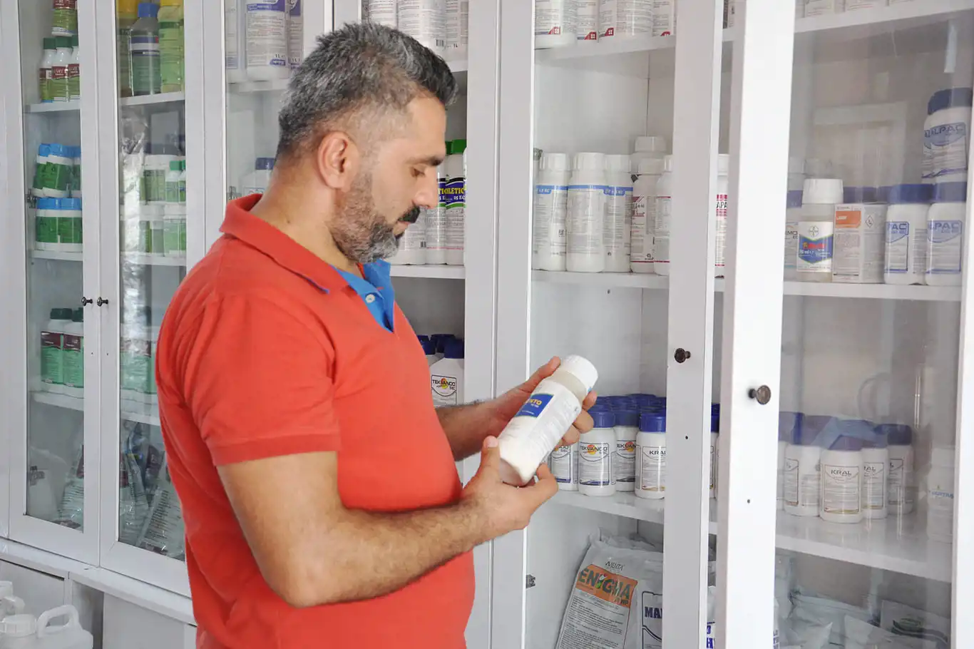 Zirai ilaç satıcıları yanlış ilaç kullanımının zararlarına dikkat çekti Zirai ilaç satıcıları yanlış ilaç kullanımının zararlarına dikkat çekti