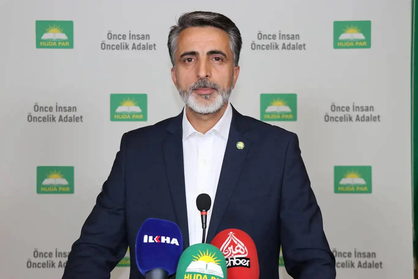 HÜDA PAR Sözcüsü Emiroğlu: Başarı getirmeyen müfredattan vazgeçilmeli HÜDA PAR Sözcüsü Emiroğlu: Başarı getirmeyen müfredattan vazgeçilmeli