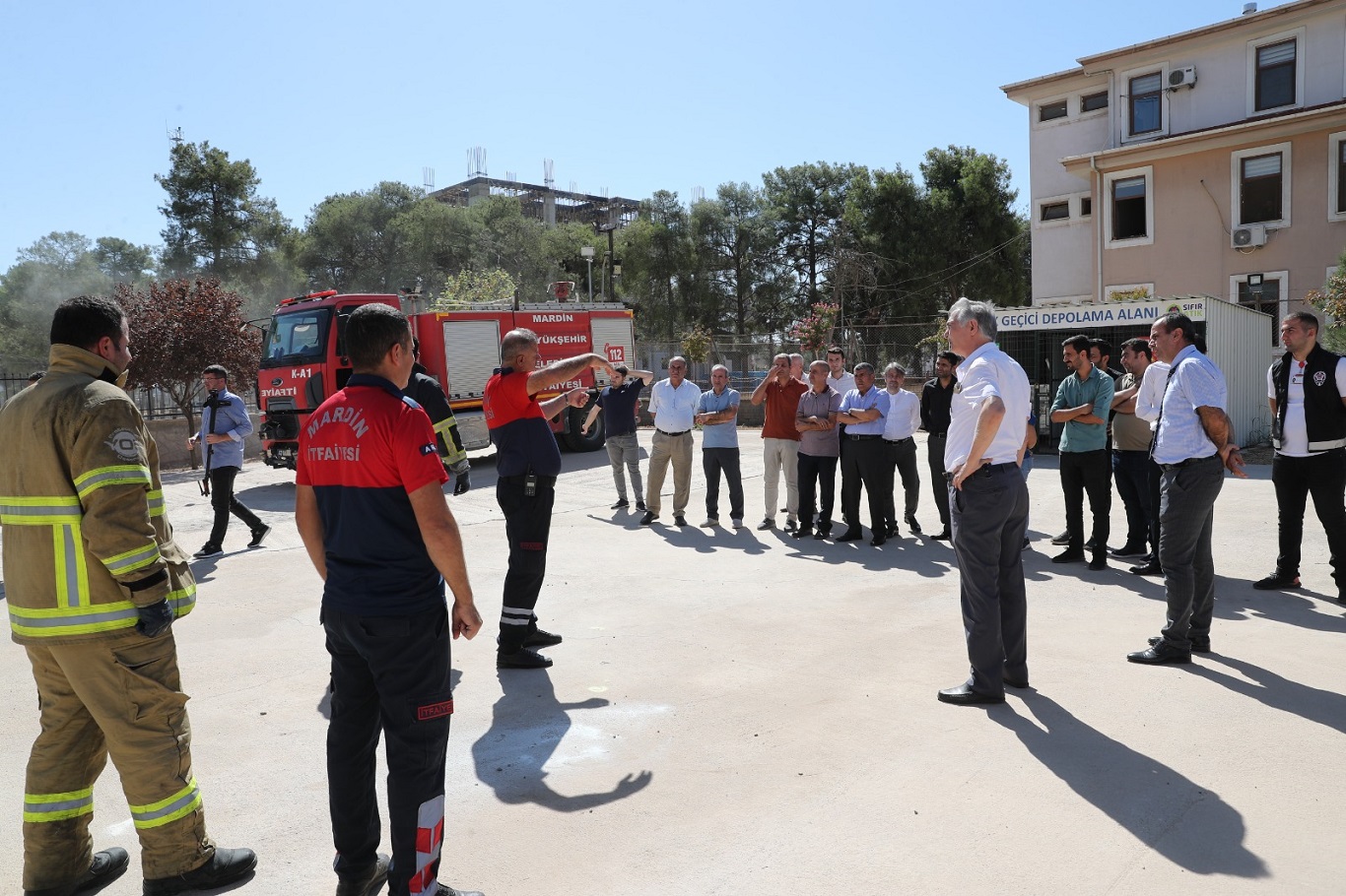 Mardin İtfaiyesinden kamu kurumlarında yangın eğitimi Mardin İtfaiyesinden kamu kurumlarında yangın eğitimi