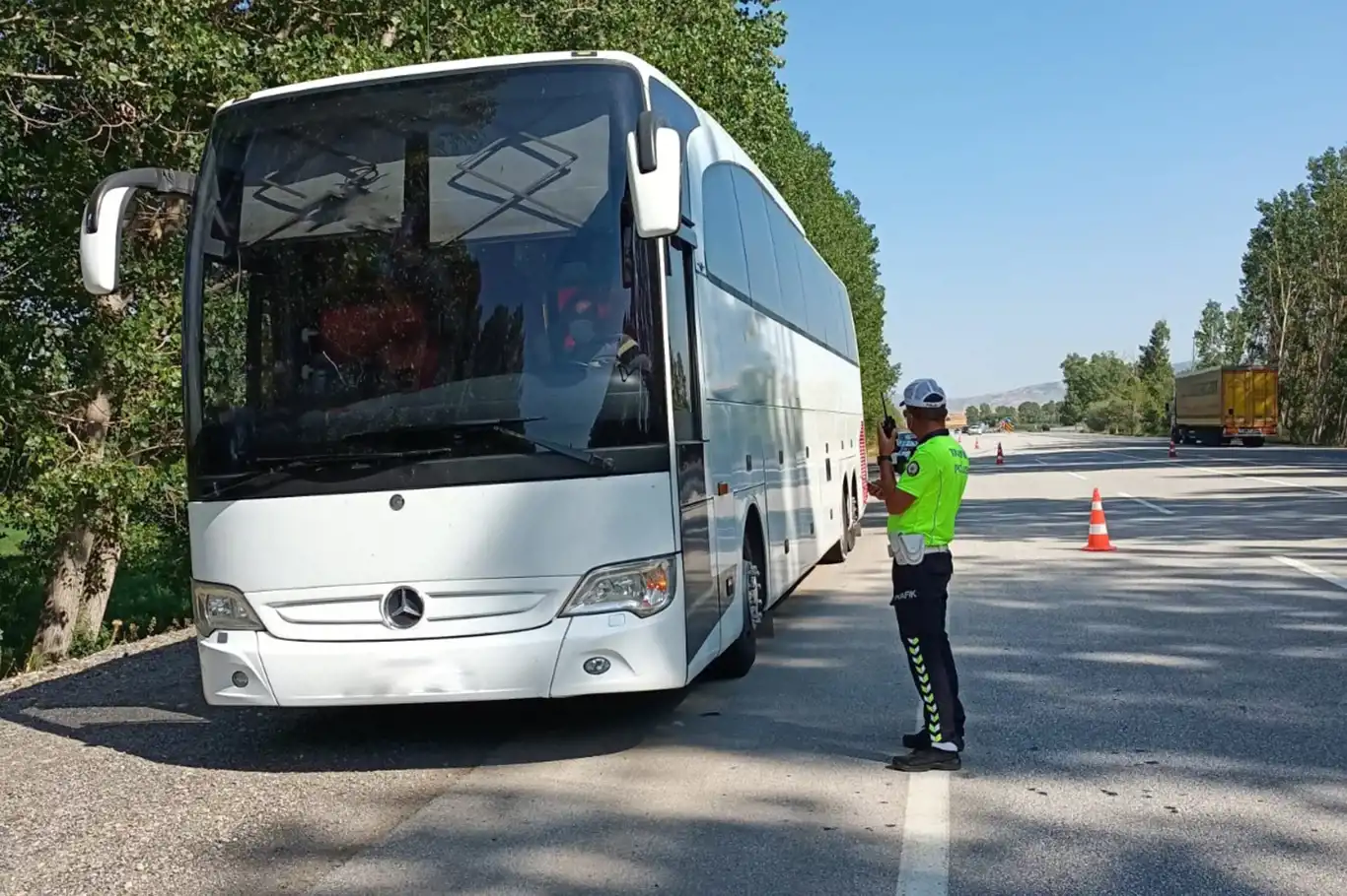 Ülke genelinde yük ve yolcu taşımacılığı denetimi gerçekleştirildi Ülke genelinde yük ve yolcu taşımacılığı denetimi gerçekleştirildi