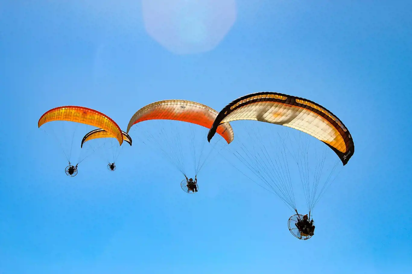 Van'da yamaç paraşütü ile paramotor şampiyonası başladı