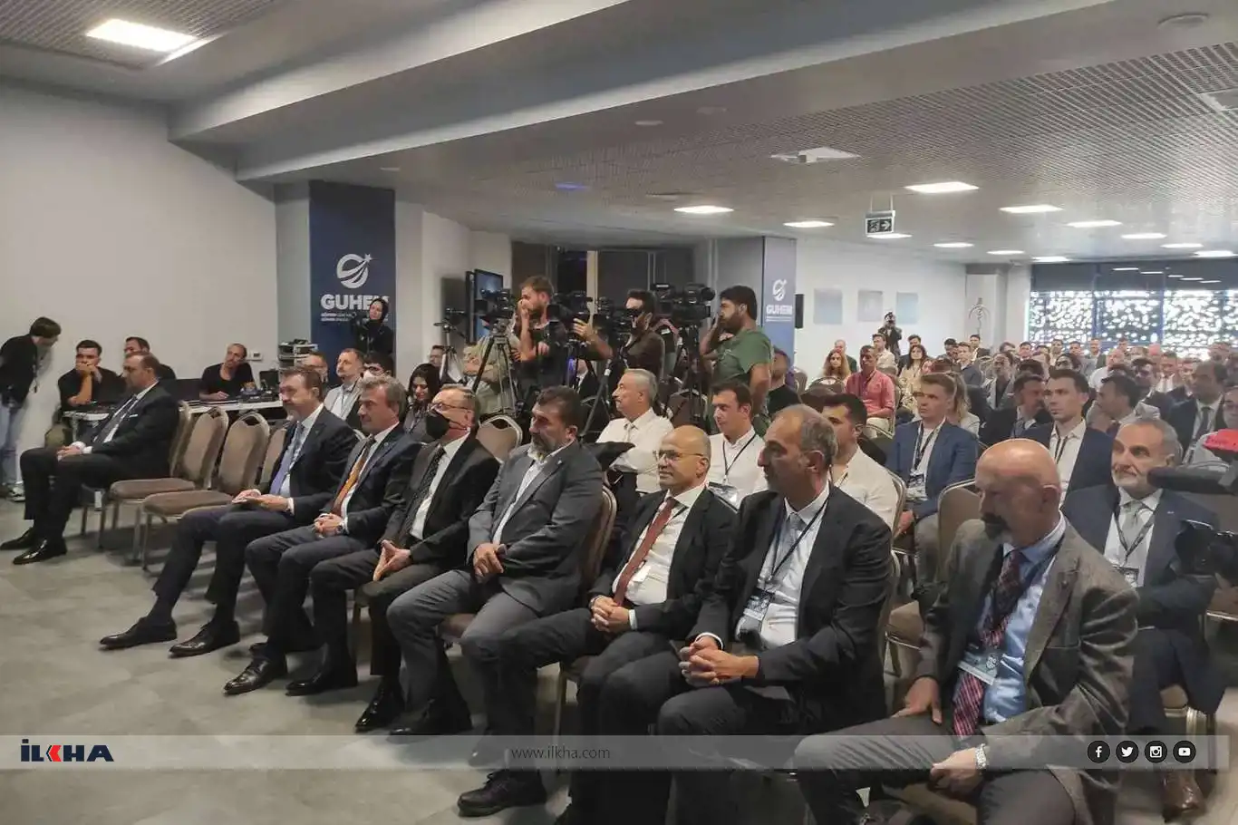 روّاد الفضاء الدوليون يجتمعون في بورصة روّاد الفضاء الدوليون يجتمعون في بورصة