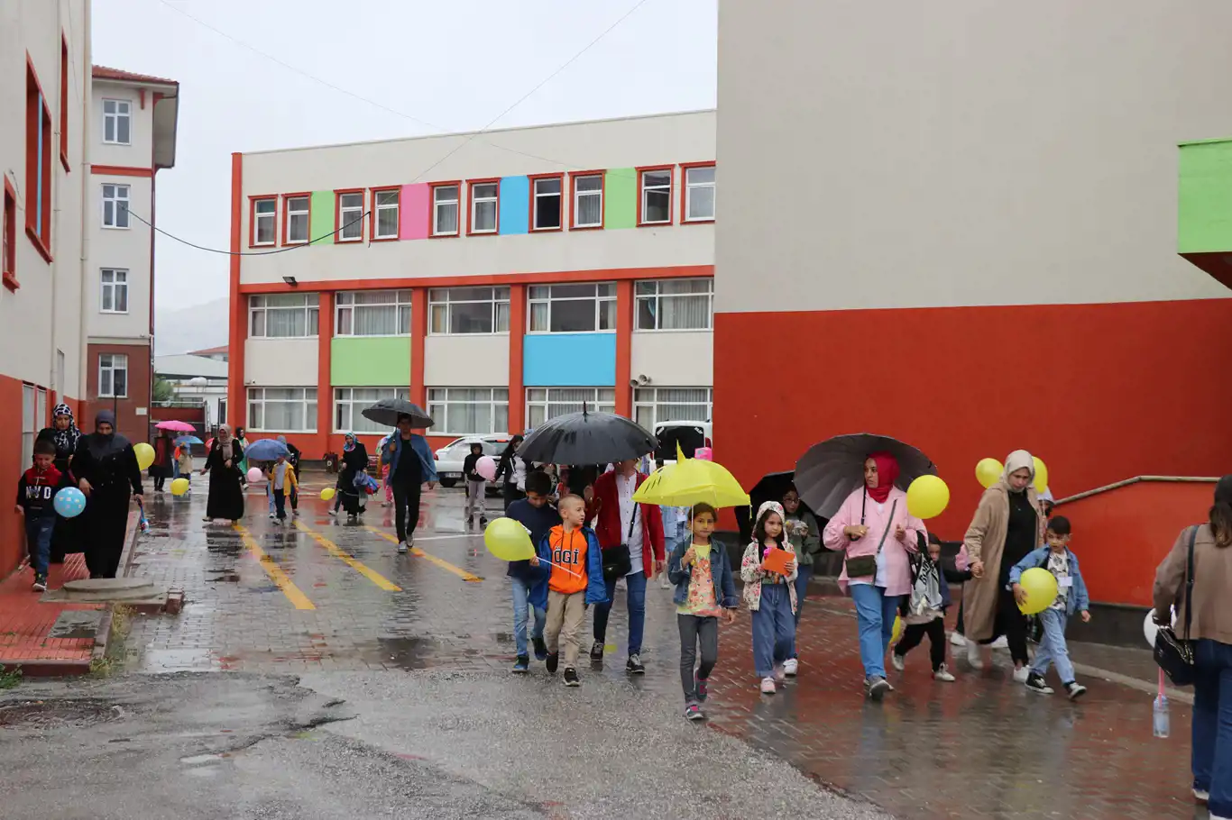 Veliler: Çocuklar kadar biz de heyecanlıyız Veliler: Çocuklar kadar biz de heyecanlıyız