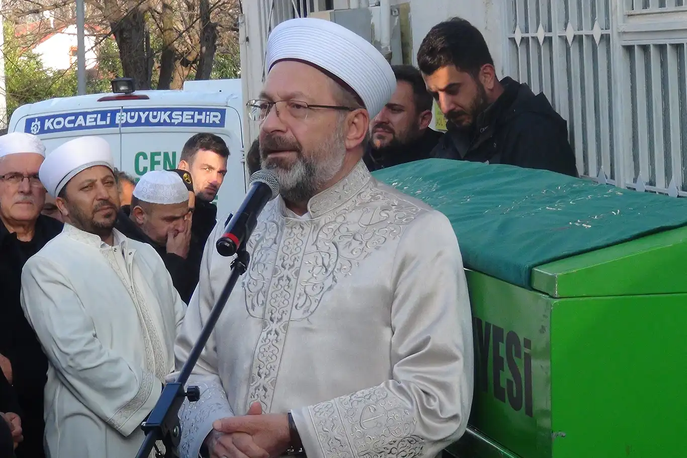 Diyanet İşleri Başkanı Erbaş: Faruk Beşer Hoca hayatıyla çok büyük bir hatırat bıraktı Diyanet İşleri Başkanı Erbaş: Faruk Beşer Hoca hayatıyla çok büyük bir hatırat bıraktı